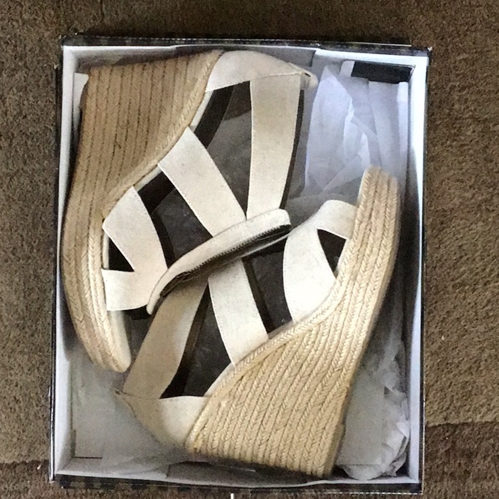 Women’s sandals.